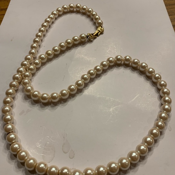 Signed Machelli faux pearl necklace. - Picture 4 of 7